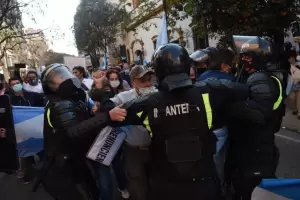 Tucum�n: incidentes entre manifestantes y la Polic�a