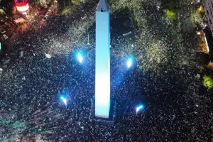 Festejo y pandemia: una multitud cop el Obelisco y los festejos se replicaron en el resto del pas
