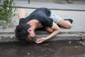 Artista de Andalgal present su perfomance en Chile