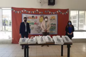 Entregaron kits escolares y guardapolvos a escuelas especiales del interior