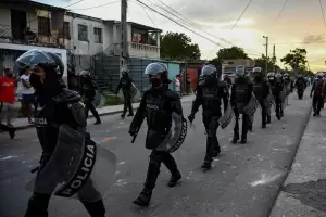 El gobierno de Cuba cede ante las protestas y anuncia medidas para frenar la furia social