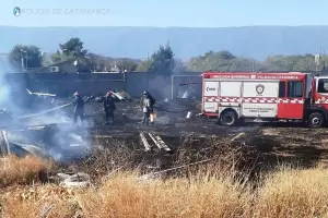 Sofocan un incendio de pastizales en el predio de Vialidad Provincial