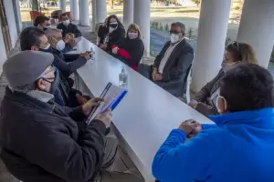 El Gobierno acord con los gremios y reabrir la paritaria estatal en agosto