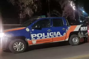 Apedre un mvil policial y termin detenido