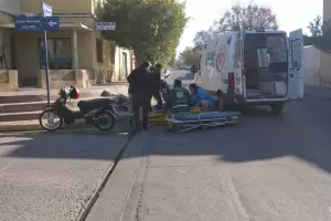 Una mujer herida tras un choque de motos en Villa Cubas