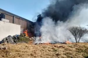 Quemaban basura y el fuego se extendi hasta un depsito de Desarrollo Social