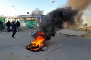 Recreo: protesta y bloqueo en la fbrica de Arcor por despidos de 15 trabajadores