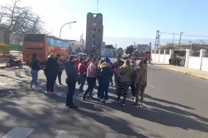Corte frente al Palacio Municipal: vecinos pidieron puestos de trabajo