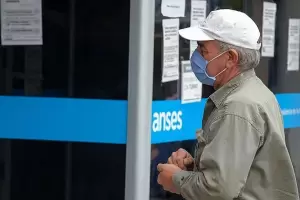 El Gobierno oficializ el bono compensatorio de 5.000 pesos para jubilados