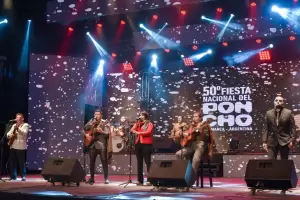 Se vivi la tercera noche del festival del Poncho 2021