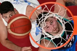 Con un Luka Doncic magistral, Eslovenia le gan a Argentina en el debut del bsquet