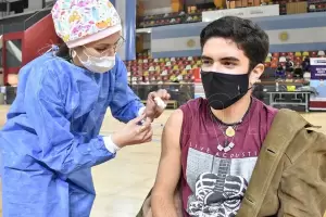 Egresados podrn viajar solo con las dos dosis de la vacuna