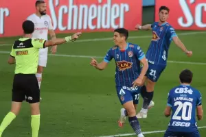 Arsenal le dio otro golpe a Argentinos que sigue de capa cada