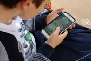 Violento: arrebat el celular a un menor