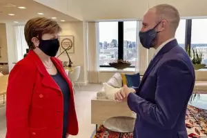 Tras la primera revisin del acuerdo, el FMI dio su aprobacin y el Gobierno recibir USD 4.000 millones