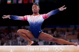 Simone Biles reapareci en Tokio y gan el bronce en la barra de equilibrio