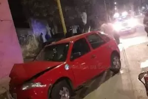 Capital: perdi el control de su auto y choc contra un rbol