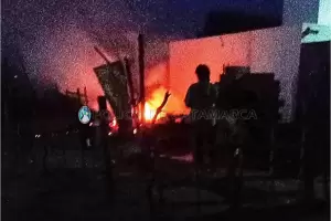Incendio en una vivienda precaria en la zona norte