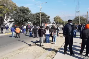 Becados contra el Gobierno: "Dicen que no hay presupuesto, pero hoy tengo un listado de 93 personas contratadas"