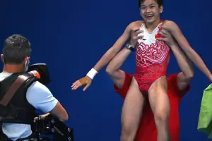 Maravill a todos con apenas 14 aos: la china Quan Hongchan realiz tres clavados perfectos y gan el oro