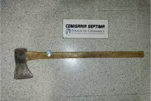 Un hombre agredi y amenaz con un hacha a su pareja en el norte de la Capital