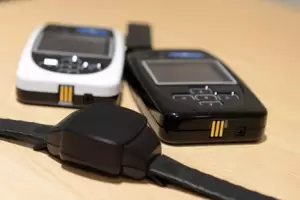 Sistema de pulseras duales para control de violencia de gnero