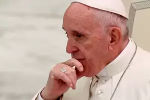 Interceptaron una carta con tres balas dirigida al papa Francisco