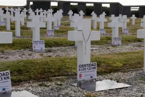 Malvinas: comienzan los trabajos forenses en una tumba colectiva de Darwin