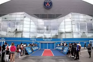 Locura por Messi: los hinchas del PSG coparon el aeropuerto y el estadio