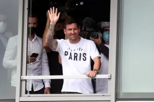 Lionel Messi lleg a Pars para firmar su contrato con el PSG