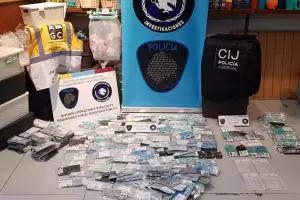 Desbaratan una banda que falsificaba barbijos del Conicet y otras marcas