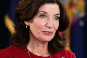 Qui�n es Kathy Hochul, la sucesora de Cuomo que se convertir� en la primera gobernadora de Nueva York