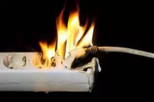 Se incendi una carpintera, y solo hubo daos materiales