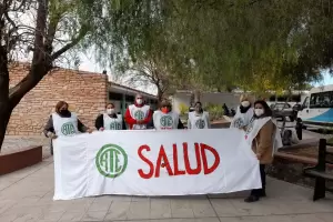 Exigen al Gobierno el pago del aguinaldo de las guardias del sistema de salud provincial