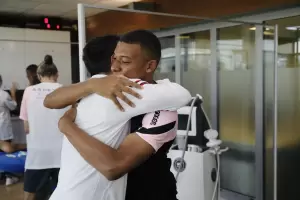 Mbapp le dio la bienvenida a Messi: Leyenda