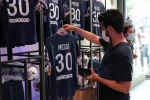 Cundo llega la camiseta del PSG con 30 de Messi a Argentina?