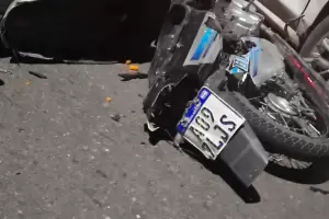 Dos mujeres resultaron heridas tras chocar contra un taxi