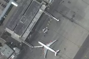 Las fotos areas de la desesperacin por huir en el aeropuerto de Kabul