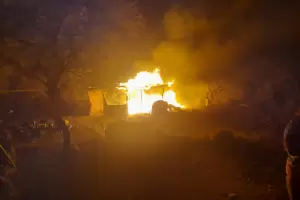 Una familia denunci que les incendiaron el rancho mientras estaban durmiendo