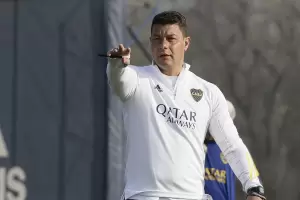 Battaglia metera varios cambios para visitar a Independiente