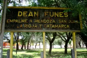 Den Funes: aislaron a 60 personas por un posible brote de la variante Delta