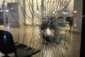 Atacaron a tiros el edificio de los tribunales en la previa al juicio de un integrante de Los Monos