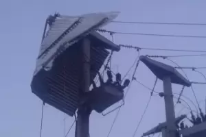 Calor, zonda e incendios provocan inconvenientes en el servicio el�ctrico