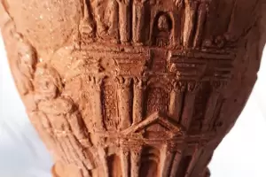 En El Suncho confeccionan cliz y patena con escenas de la vida de Esqui