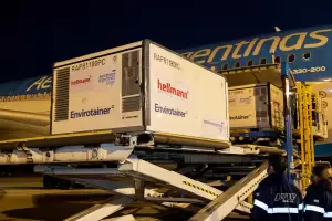 Covid-19: llegaron al pa�s m�s de dos millones de vacunas de Moderna