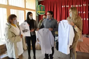 Entregaron guardapolvos y kits escolares a las escuelas de Bel�n