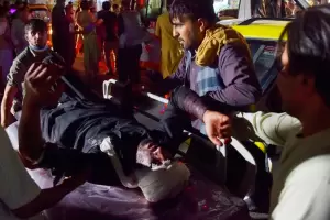 M�ltiples atentados cerca del aeropuerto de Kabul: habr�a al menos 60 muertos