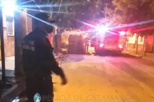 Un auto se incendi� en Villa Cubas