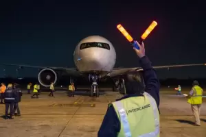 Llegaron al pa�s un mill�n y medio de vacunas Sinopharm y se espera otro embarque