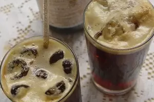 Denunciaron que les vendieron fernet a bajo precio, pero las botellas tenan tinta con agua